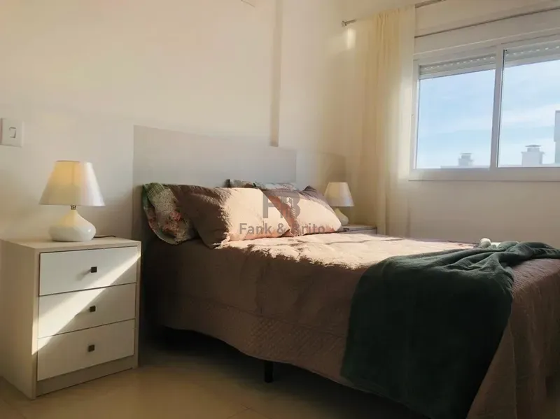 APARTAMENTO A VENDA FRENTE A PRAÇA E  A POUCOS PASSOS DO MAR.: 5ª foto da galeria de imagens do imóvel