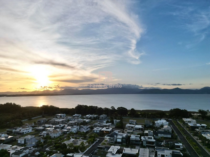 Casa com 5 dormitórios à venda no condomínio Velas da Marina.: 2ª foto da galeria de imagens do imóvel