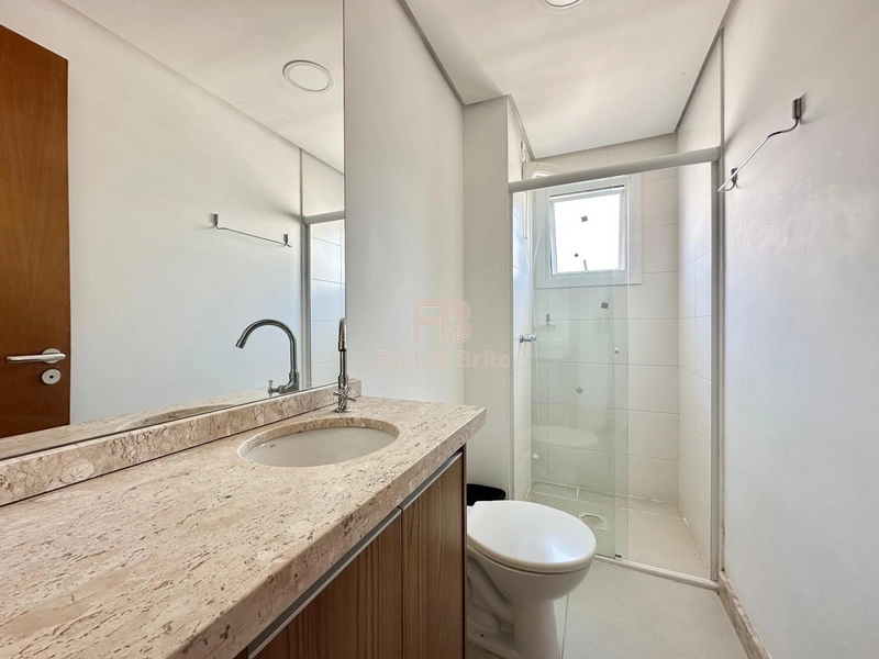 FRENTE PRAÇA.: 12ª foto da galeria de imagens do imóvel