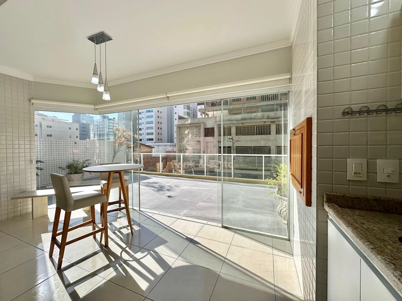 MOBILIADO E DECORADO COM TERRAÇO: 4ª foto da galeria de imagens do imóvel