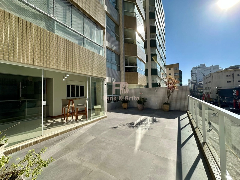 MOBILIADO E DECORADO COM TERRAÇO: 1ª foto da galeria de imagens do imóvel