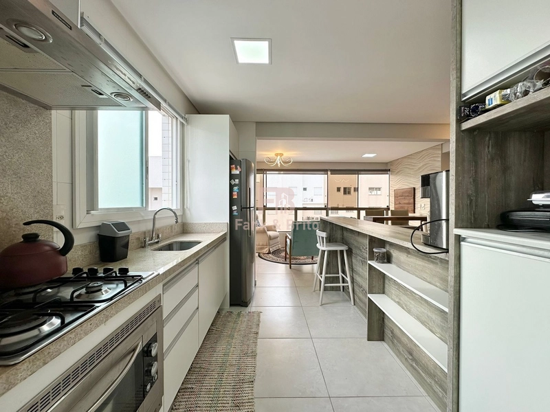 3 dormitórios a uma quadra do mar: 12ª foto da galeria de imagens do imóvel