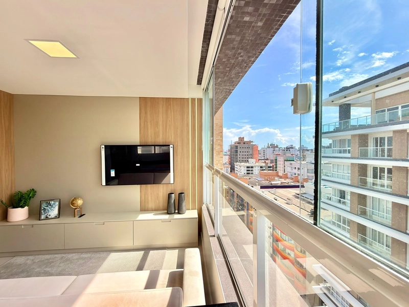 MOBILIADO E DECORADO COM SACADA DE FRENTE.: 4ª foto da galeria de imagens do imóvel