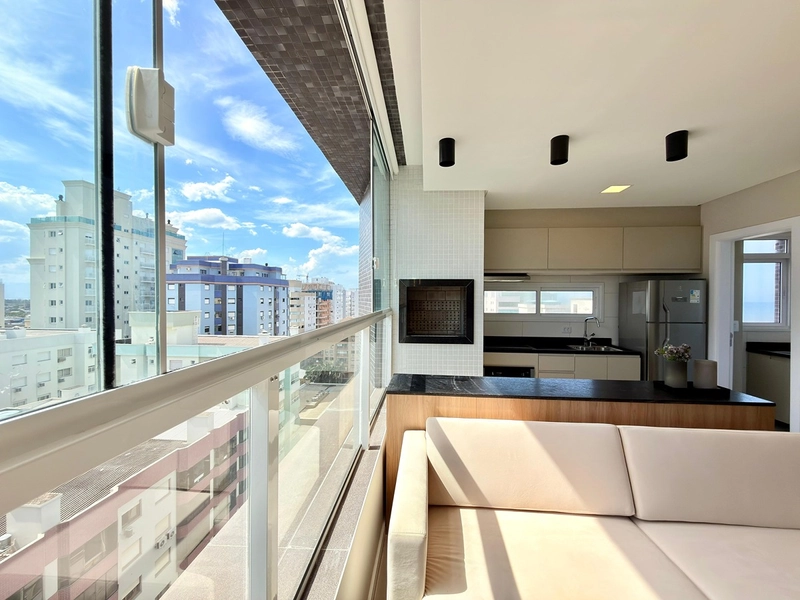 MOBILIADO E DECORADO COM SACADA DE FRENTE.: 2ª foto da galeria de imagens do imóvel