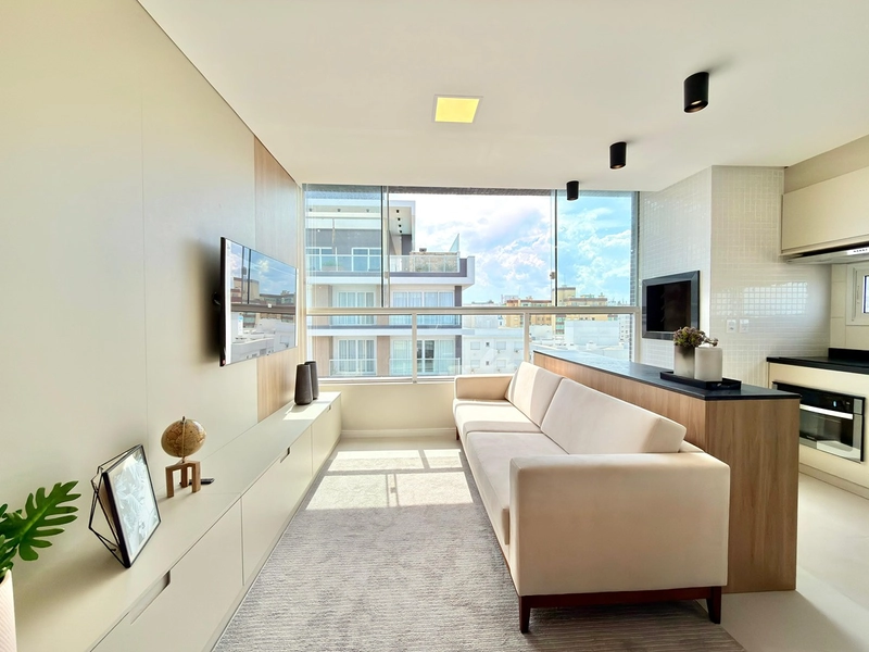 MOBILIADO E DECORADO COM SACADA DE FRENTE.: 3ª foto da galeria de imagens do imóvel