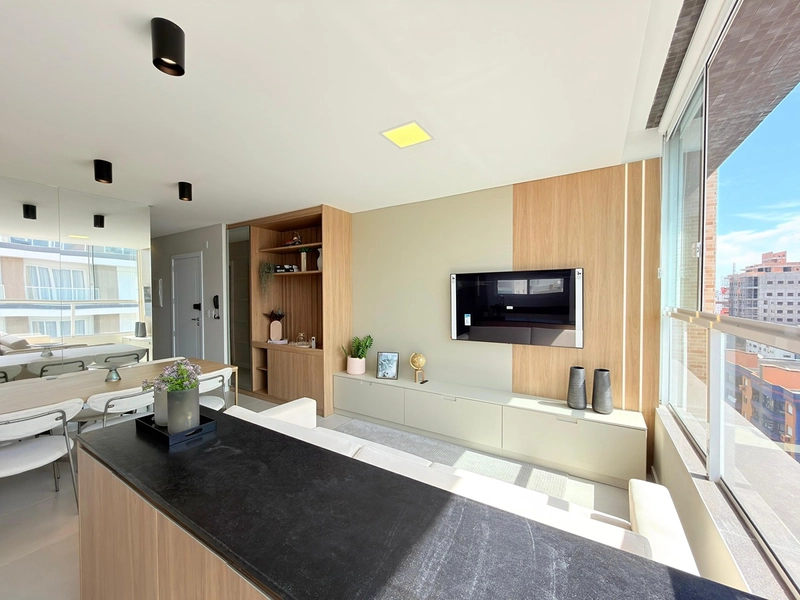 MOBILIADO E DECORADO COM SACADA DE FRENTE.: 5ª foto da galeria de imagens do imóvel