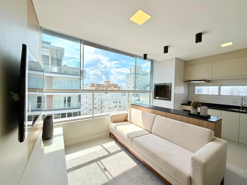 MOBILIADO E DECORADO COM SACADA DE FRENTE.: 1ª foto da galeria de imagens do imóvel