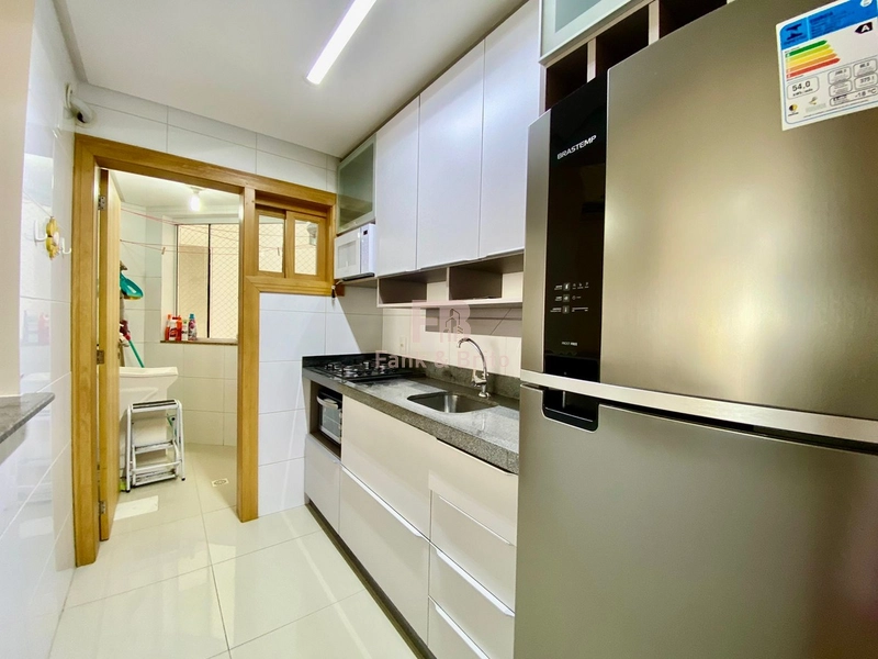 2 Dormitórios (1 Suíte), Frente Leste com 2 boxes, Perto da Praia: 11ª foto da galeria de imagens do imóvel