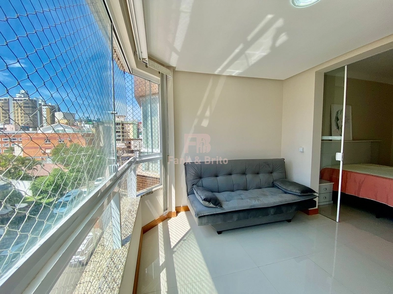 2 Dormitórios (1 Suíte), Frente Leste com 2 boxes, Perto da Praia: 3ª foto da galeria de imagens do imóvel