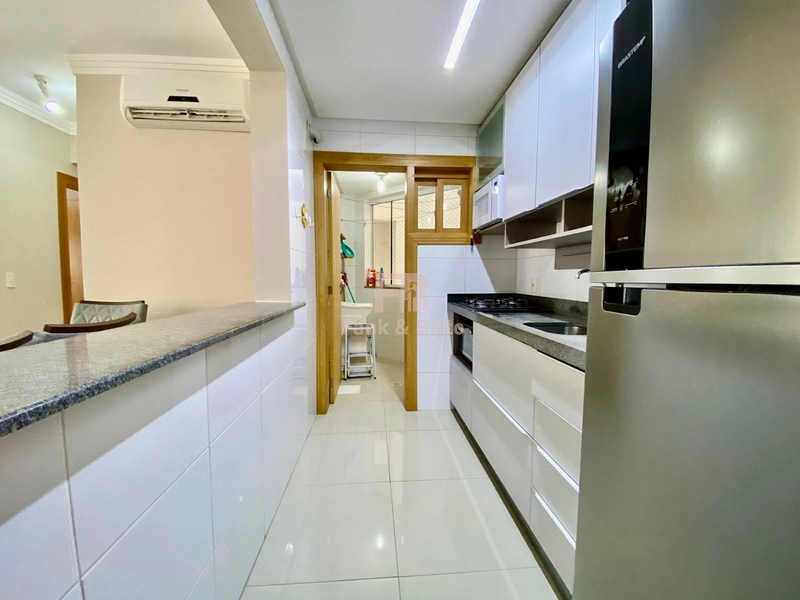 2 Dormitórios (1 Suíte), Frente Leste com 2 boxes, Perto da Praia: 12ª foto da galeria de imagens do imóvel