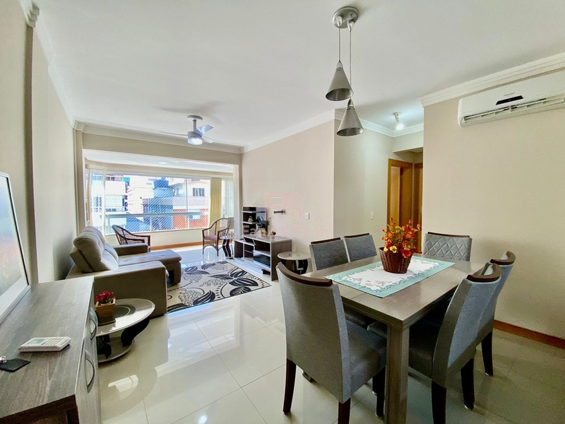 2 Dormitórios (1 Suíte), Frente Leste com 2 boxes, Perto da Praia: 9ª foto da galeria de imagens do imóvel