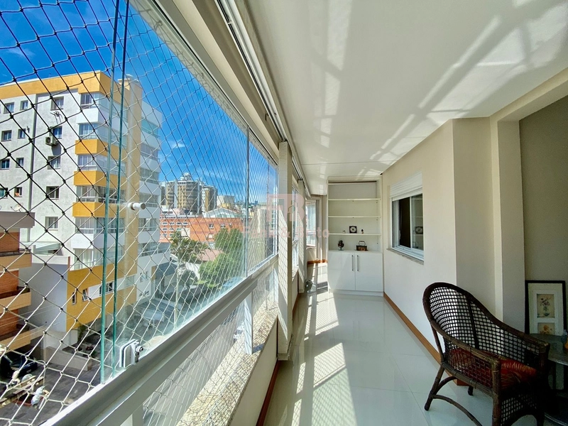 2 Dormitórios (1 Suíte), Frente Leste com 2 boxes, Perto da Praia: 1ª foto da galeria de imagens do imóvel