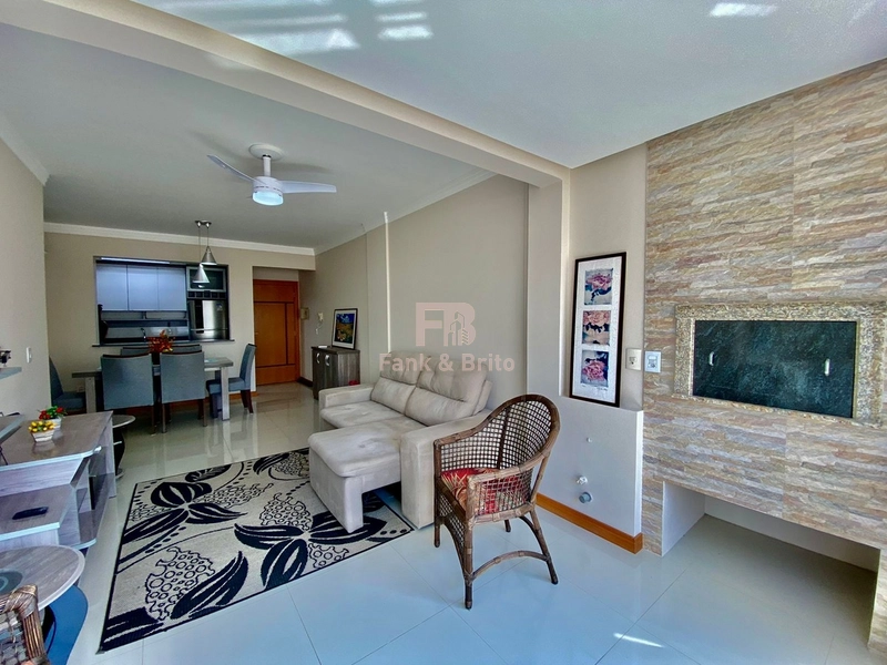 2 Dormitórios (1 Suíte), Frente Leste com 2 boxes, Perto da Praia: 6ª foto da galeria de imagens do imóvel