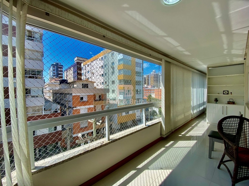 2 Dormitórios (1 Suíte), Frente Leste com 2 boxes, Perto da Praia: 4ª foto da galeria de imagens do imóvel