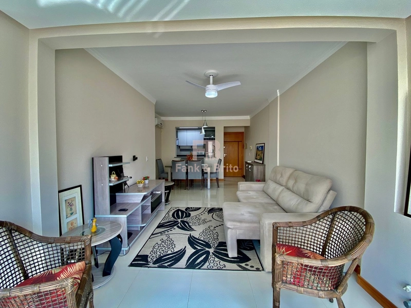 2 Dormitórios (1 Suíte), Frente Leste com 2 boxes, Perto da Praia: 7ª foto da galeria de imagens do imóvel