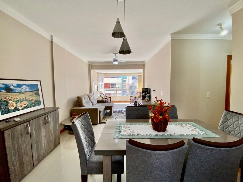 2 Dormitórios (1 Suíte), Frente Leste com 2 boxes, Perto da Praia: 10ª foto da galeria de imagens do imóvel