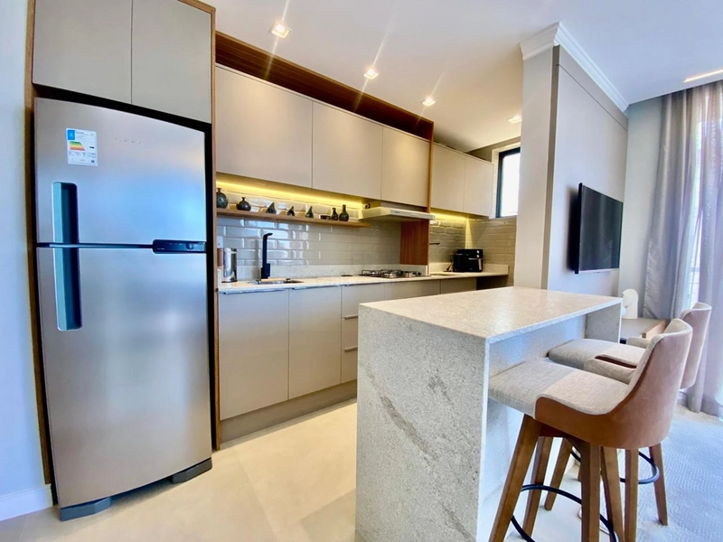 APARTAMENTO AO LADO DA PRAÇA FLAVIO BOIANOVSKI, DUAS QUADRAS DO MAR!: 8ª foto da galeria de imagens do imóvel