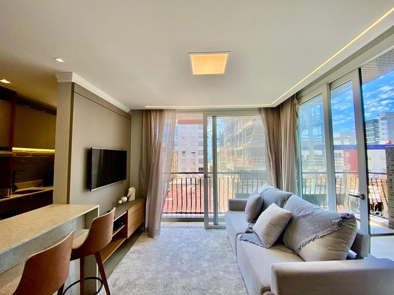 APARTAMENTO AO LADO DA PRAÇA FLAVIO BOIANOVSKI, DUAS QUADRAS DO MAR!: 5ª foto da galeria de imagens do imóvel