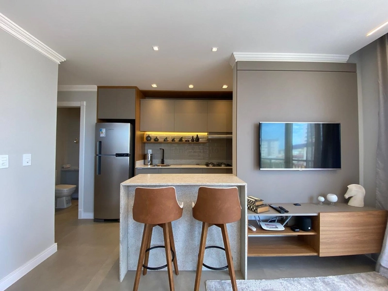 APARTAMENTO AO LADO DA PRAÇA FLAVIO BOIANOVSKI, DUAS QUADRAS DO MAR!: 7ª foto da galeria de imagens do imóvel