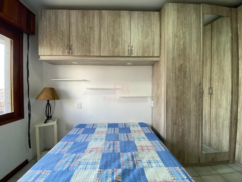 APARTAMENTO AOS PÉS DA PRAÇA FLAVIO EM CAPÃO DA CANOA: 2ª foto da galeria de imagens do imóvel