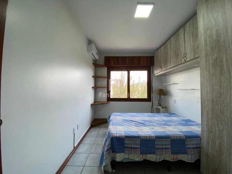 APARTAMENTO AOS PÉS DA PRAÇA FLAVIO EM CAPÃO DA CANOA: 3ª foto da galeria de imagens do imóvel