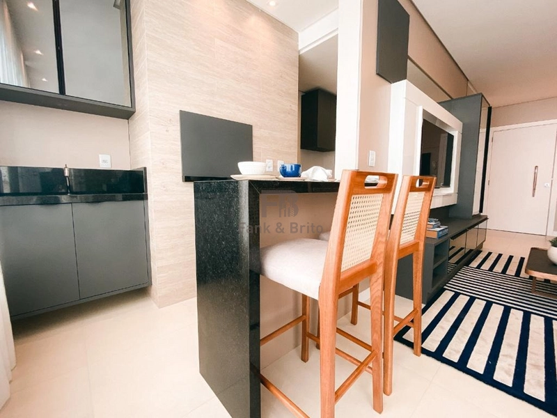 VENDE APARTAMENTO COM ALTO PADRÃO CONSTRUTIVO DUAS QUADRAS DO MAR: 2ª foto da galeria de imagens do imóvel