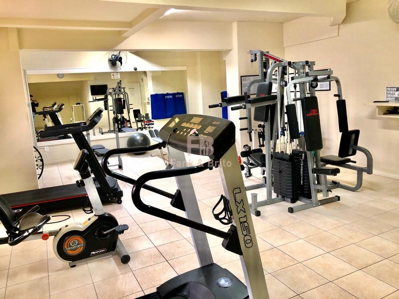 DE FRENTE PARA AVENIDA!!: 3ª foto da galeria de imagens do imóvel