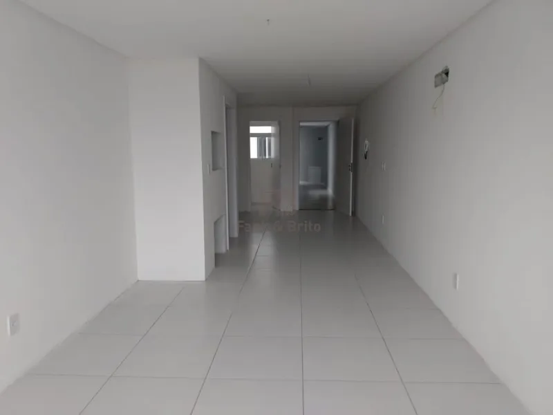 APARTAMENTO A VENDA DE FRENTE PARA A PRAÇA EM CAPÃO DA CANOA: 3ª foto da galeria de imagens do imóvel