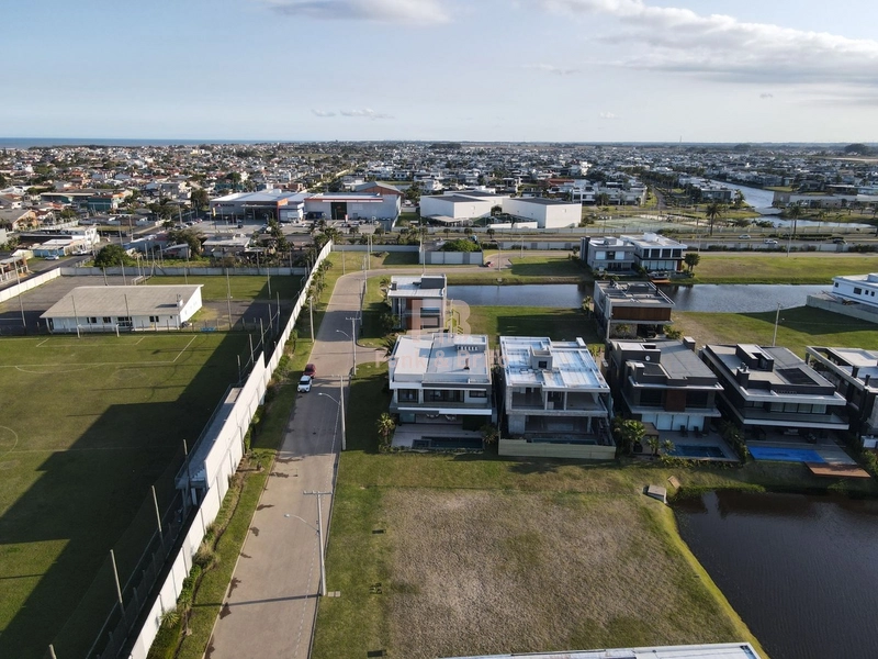 RESIDÊNCIA DE ESQUINA NO CONDOMÍNIO SENSE - LUXO E REQUINTE: 9ª foto da galeria de imagens do imóvel