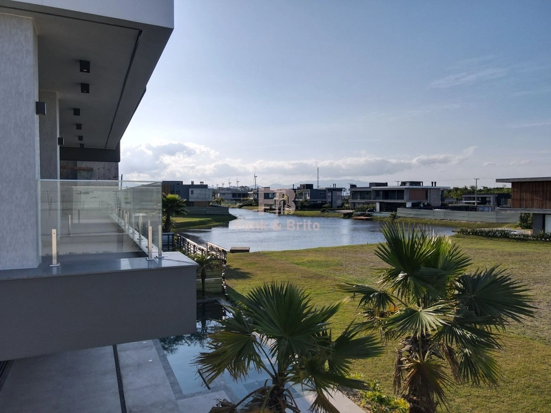 RESIDÊNCIA DE ESQUINA NO CONDOMÍNIO SENSE - LUXO E REQUINTE: 4ª foto da galeria de imagens do imóvel