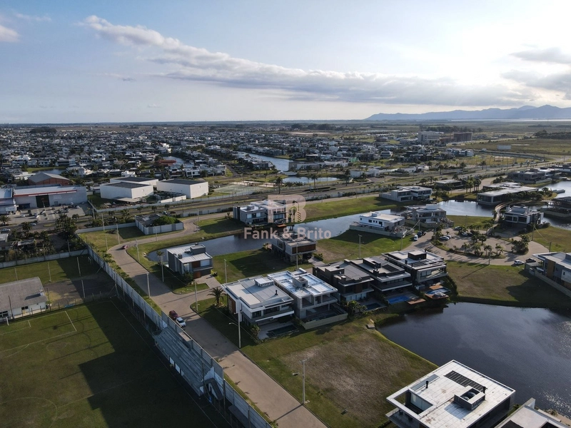 RESIDÊNCIA DE ESQUINA NO CONDOMÍNIO SENSE - LUXO E REQUINTE: 10ª foto da galeria de imagens do imóvel
