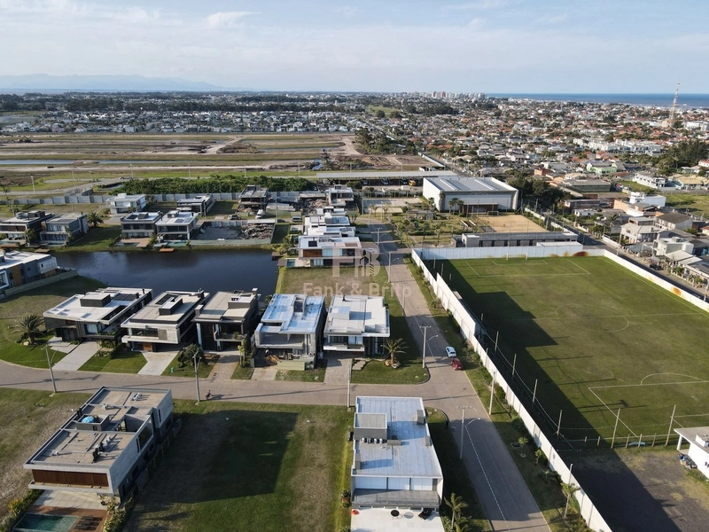 RESIDÊNCIA DE ESQUINA NO CONDOMÍNIO SENSE - LUXO E REQUINTE: 6ª foto da galeria de imagens do imóvel