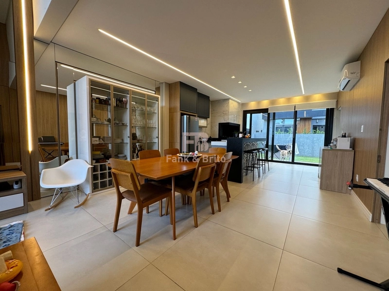 CASA TÉRRA  A VENDA EM CONDOMÍNIO FECHADO: 4ª foto da galeria de imagens do imóvel