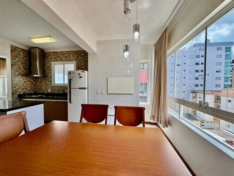 APARTAMENTO AO LADO DA PRAÇA FLAVIO BOIANOVSKI, POUCAS QUADRAS DO MAR!: 5ª foto da galeria de imagens do imóvel