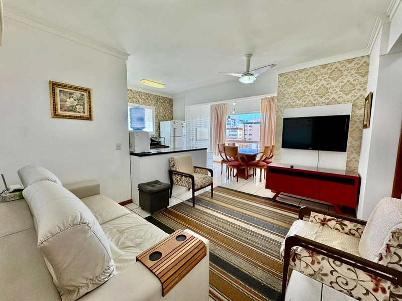 APARTAMENTO AO LADO DA PRAÇA FLAVIO BOIANOVSKI, POUCAS QUADRAS DO MAR!: 1ª foto da galeria de imagens do imóvel