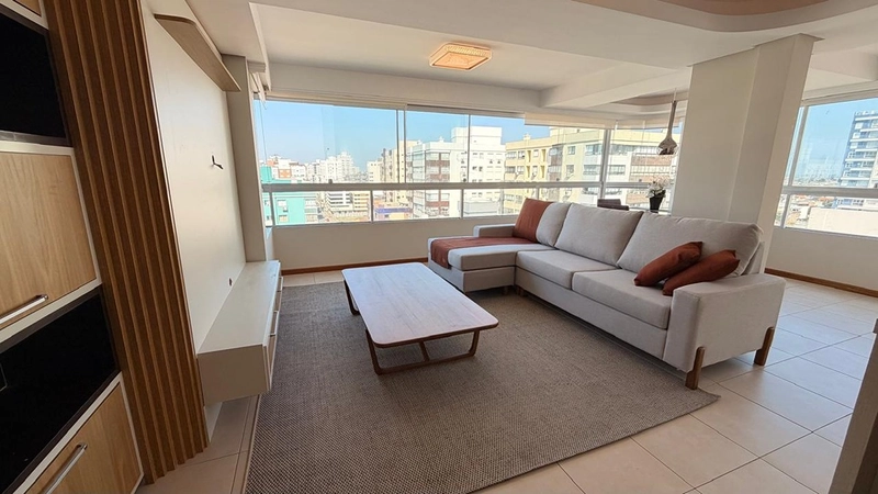 Apartamento com vista para o mar e serra: 1ª foto da galeria de imagens do imóvel