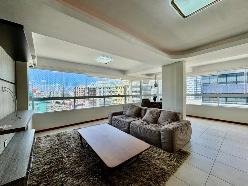 Apartamento com vista para o mar e serra: 1ª foto da galeria de imagens do imóvel