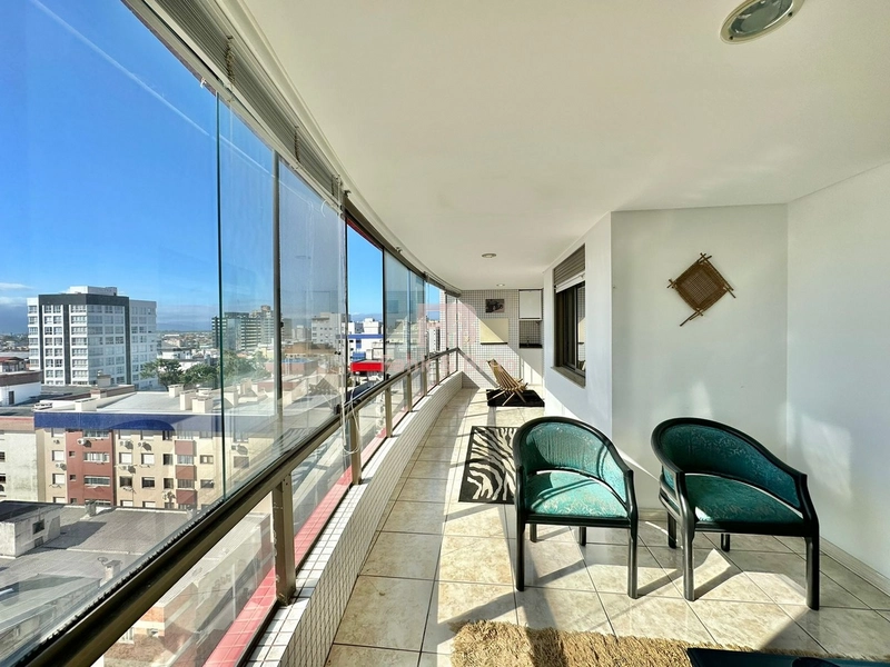 NO CORAÇÃO DE CAPÃO DA CANOA! Junto à praia, 02 box de garagem.: 1ª foto da galeria de imagens do imóvel