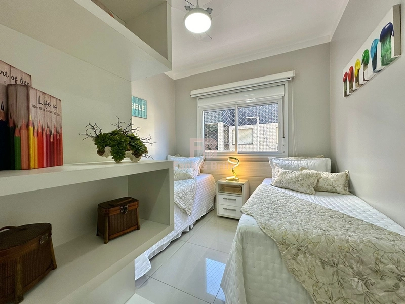 Mobiliado e decorado de frente para praça.: 19ª foto da galeria de imagens do imóvel