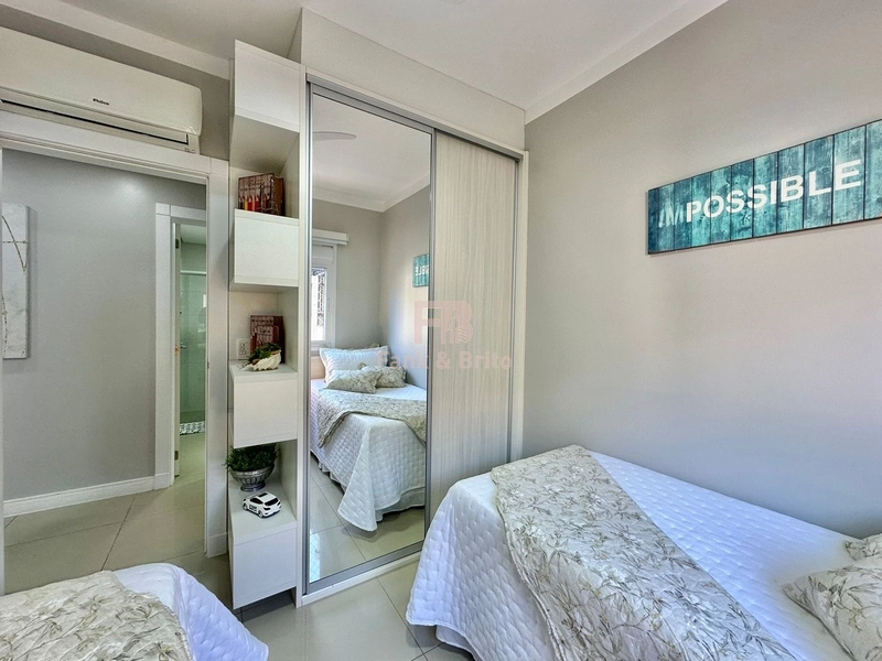 Mobiliado e decorado de frente para praça.: 18ª foto da galeria de imagens do imóvel