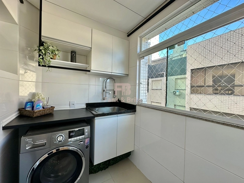 Mobiliado e decorado de frente para praça.: 17ª foto da galeria de imagens do imóvel