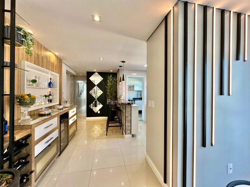 Mobiliado e decorado de frente para praça.: 11ª foto da galeria de imagens do imóvel