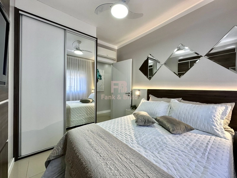 Mobiliado e decorado de frente para praça.: 20ª foto da galeria de imagens do imóvel