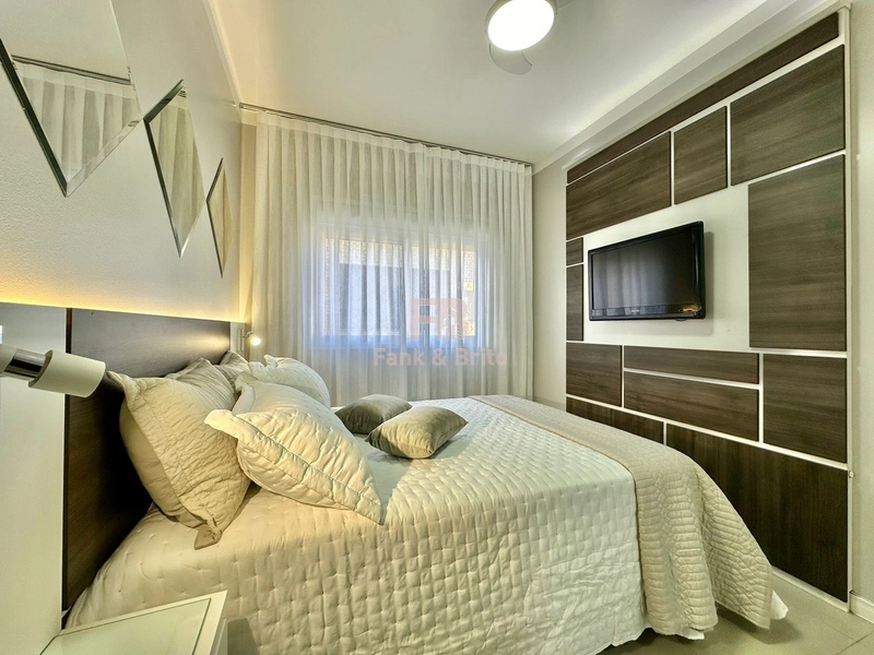 Mobiliado e decorado de frente para praça.: 15ª foto da galeria de imagens do imóvel