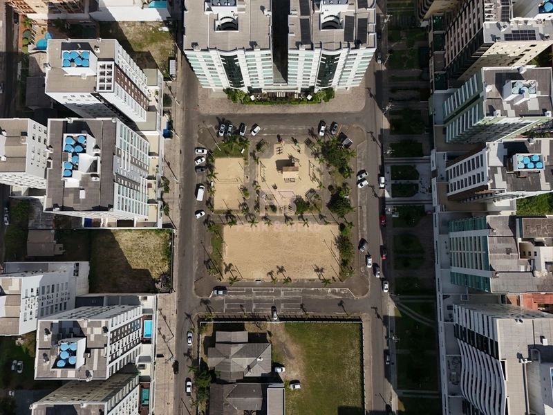 Mobiliado e decorado de frente para praça.: 24ª foto da galeria de imagens do imóvel