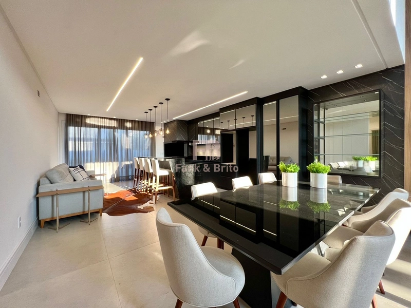 Elegância e conforto: 2ª foto da galeria de imagens do imóvel