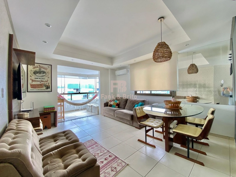 Sacada de frente para Avenida: 8ª foto da galeria de imagens do imóvel