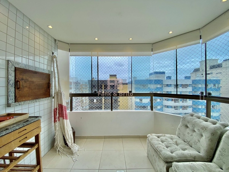 Sacada de frente para Avenida: 1ª foto da galeria de imagens do imóvel