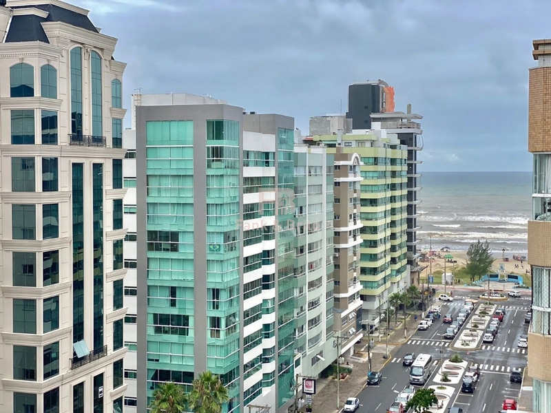 Sacada de frente para Avenida: 3ª foto da galeria de imagens do imóvel