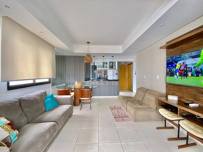 Sacada de frente para Avenida: 9ª foto da galeria de imagens do imóvel